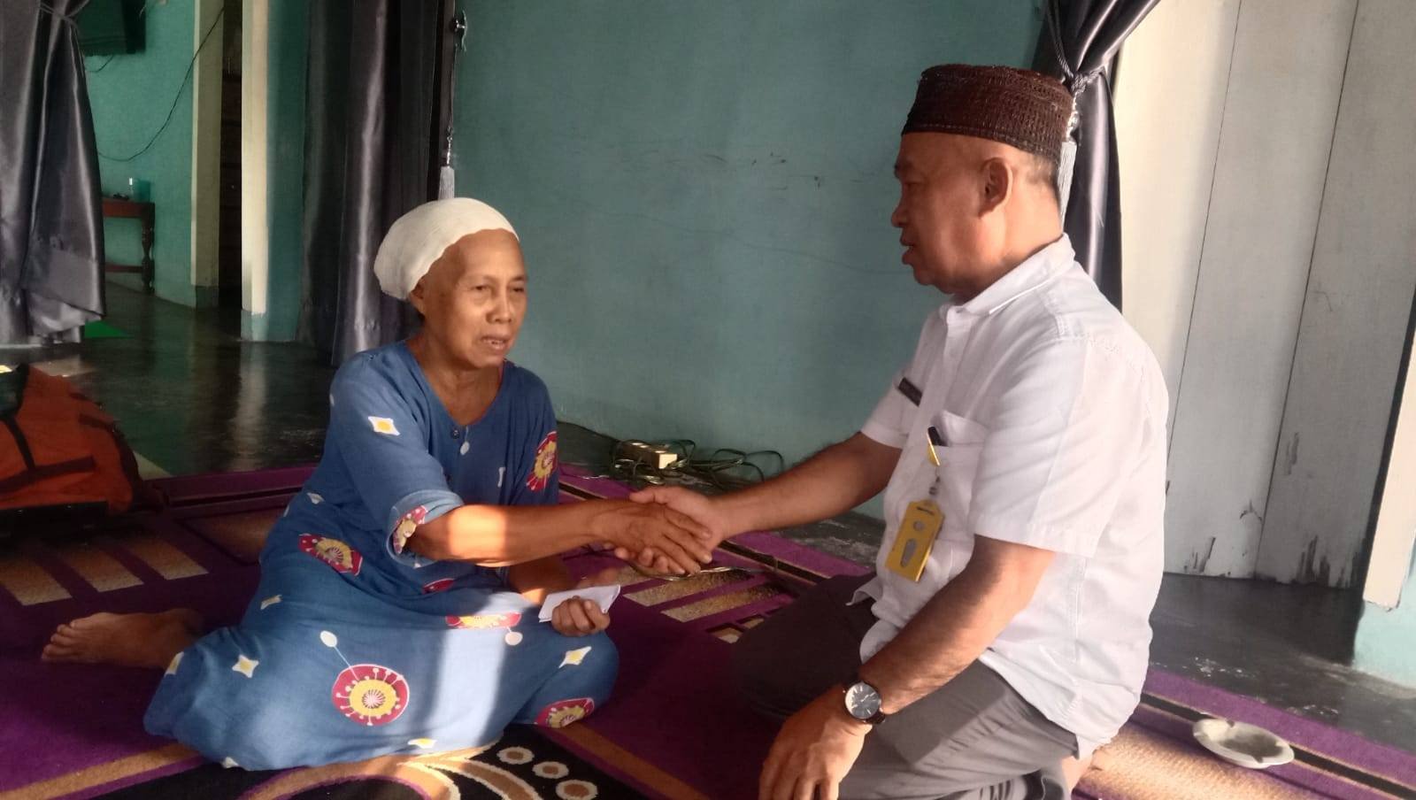 Kepala KUA Sekampung Bertakziah ke Rumah Duka Orang Tua Penyuluh