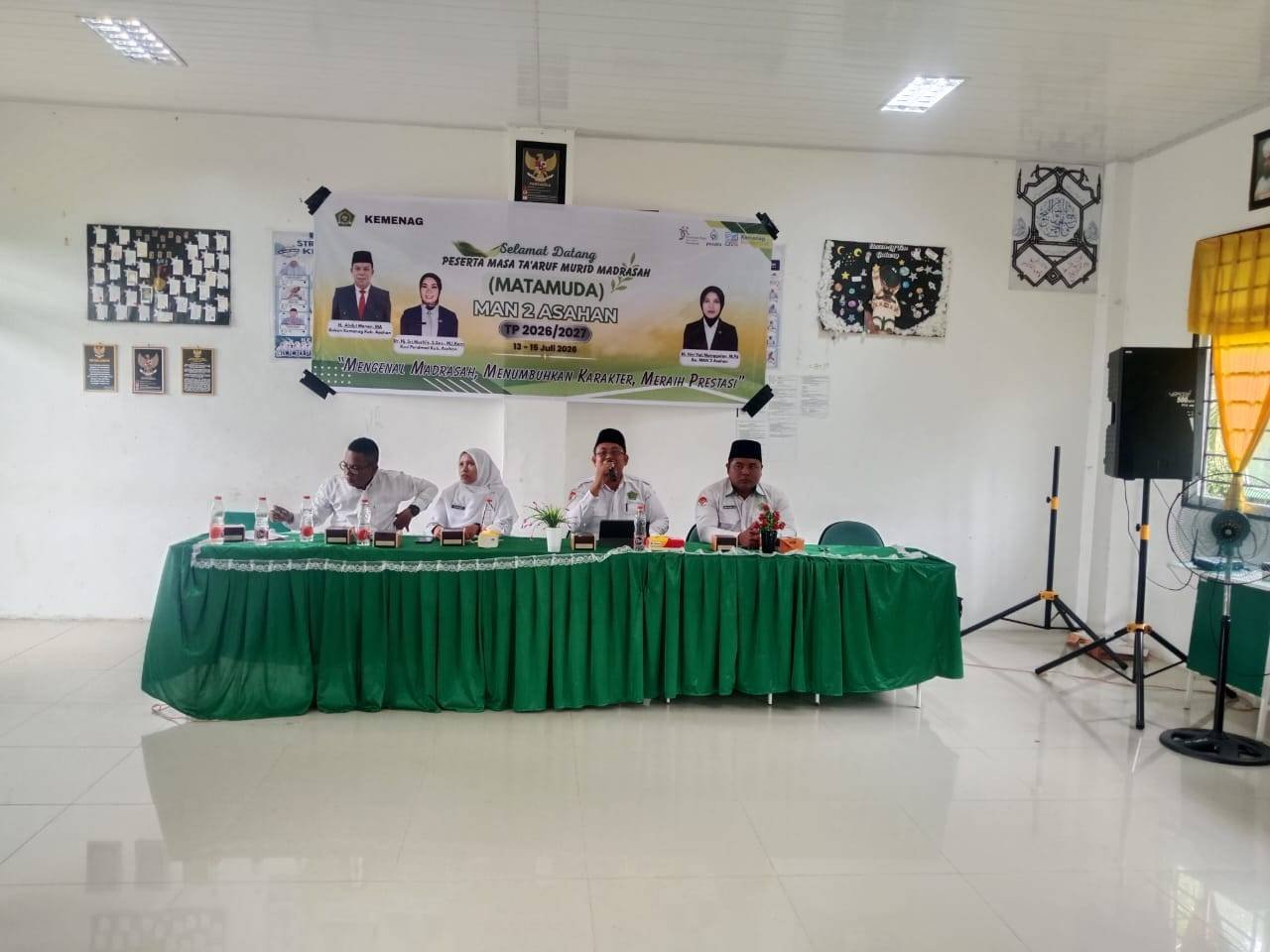 Kepala KUA Rahuning dan Penyuluh Agama Berikan BRUS pada MATAMUDA MAN 2 Asahan