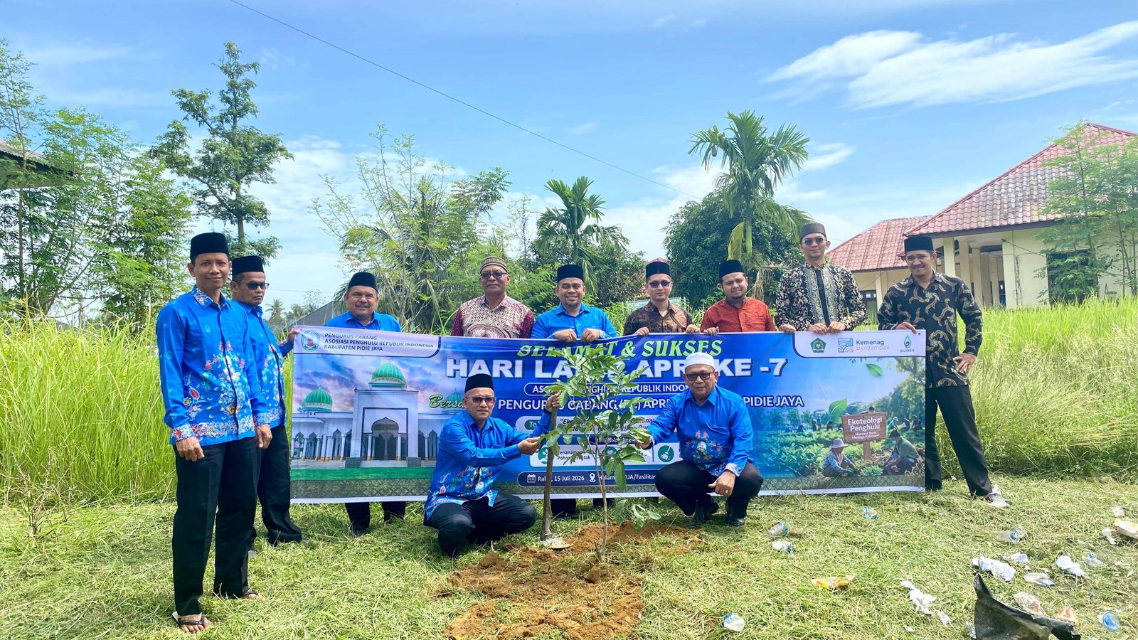Sambut Hari Lahir APRI ke-7, APRI Pidie Jaya Gelar Penanaman Pohon dan Santunan Anak Yatim