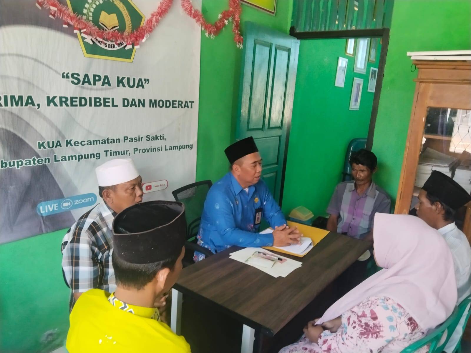 Janji Suci Sunarto dan Fitriani Terukir dalam Catatan Pernikahan KUA Pasir Sakti