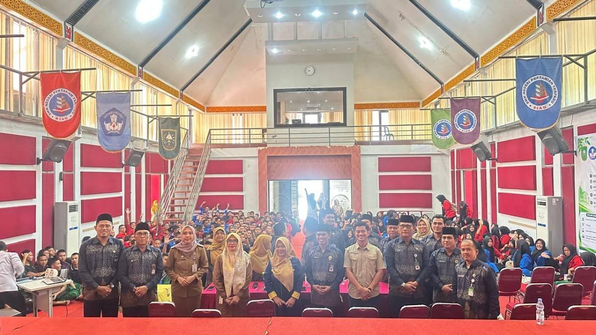 KUA Marpoyan Damai Berkolaborasi dengan Puskesmas dan Densus 88 Gelar BRUS di SMKN Pertanian Terpadu Pekanbaru