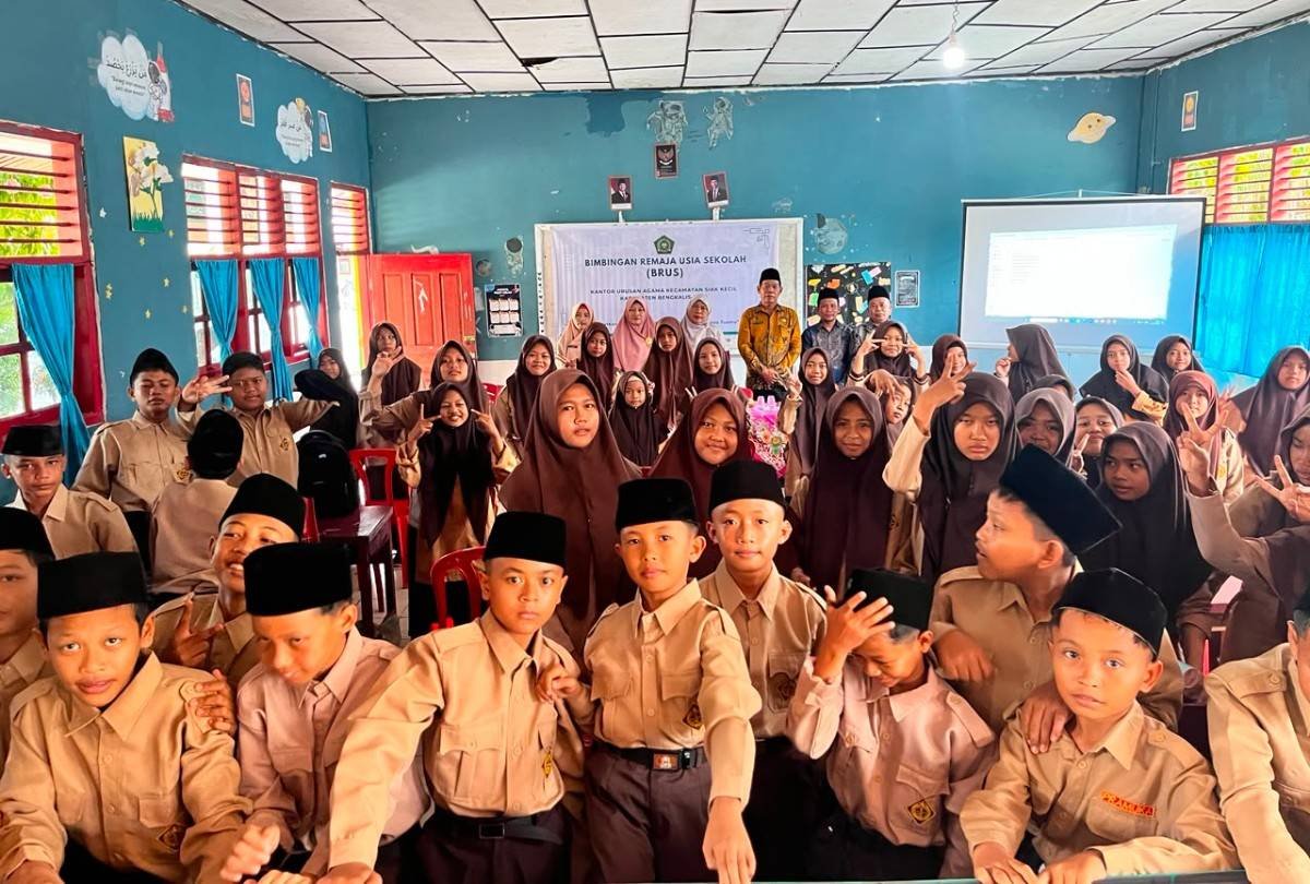 Cegah Pernikahan Dini, KUA Siak Kecil Gelar Bimbingan Remaja Usia Sekolah di MTs Raudhatut Thullab