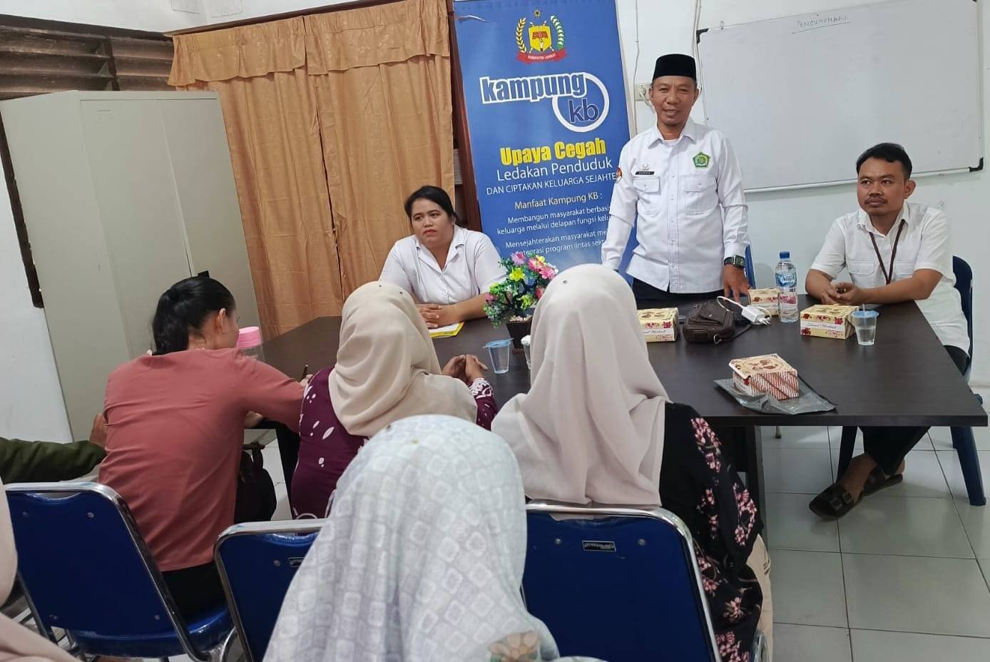 Kepala KUA Salapian Narasumber Semi Lokakarya Lintas Sektoral 