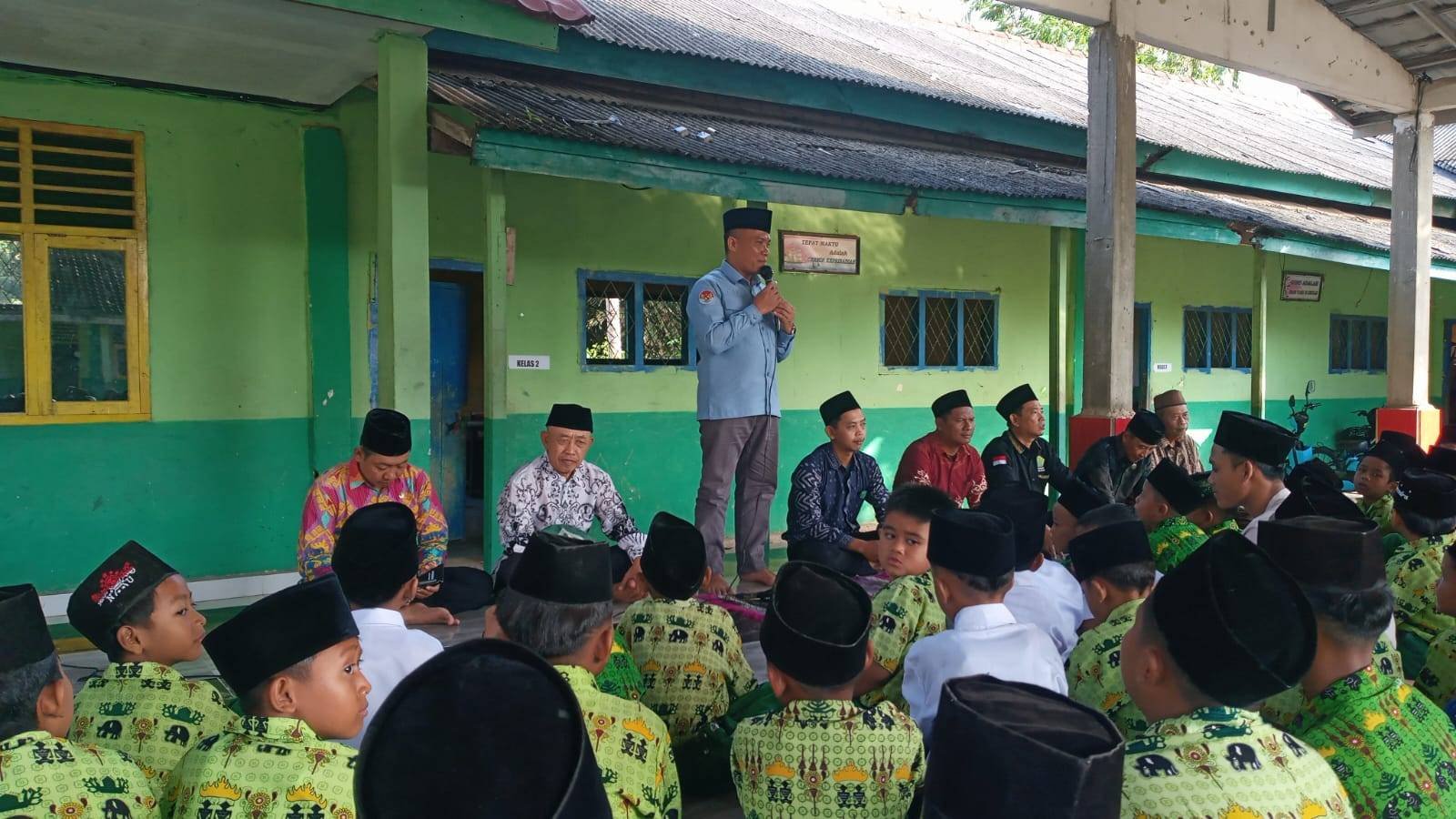 Cegah Pernikahan Dini, Kepala KUA Melinting Sosialisasikan Program BRUSH di Yayasan Sirojul Munir Al Ihsan