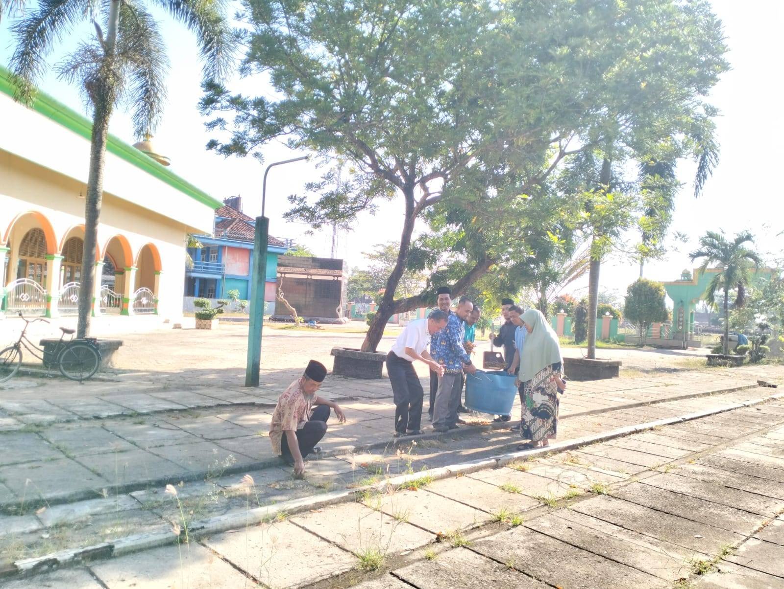 Kepala KUA Purbolinggo Pimpin GEBER di Masjid Besar