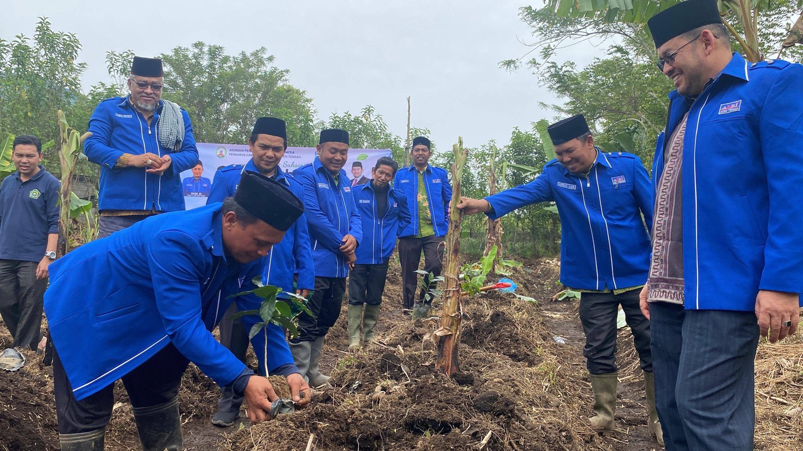 Harlah ke-7 APRI, Penghulu Aceh Tengah Tanam Pohon Produktif Dukung Gerakan Ekoteologi