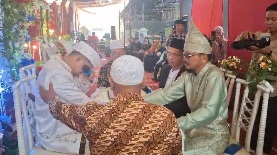 Isak Tangis Iringi Akad Nikah Aldi dan Ayesa, Penghulu: Itu Doa Paling Tulus