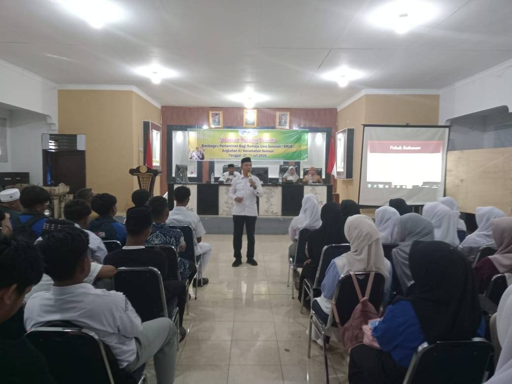 Kepala KUA Salapian Menjadi Fasilitator Bimbingan Perkawanan Bagi Remaja Usia Sekolah