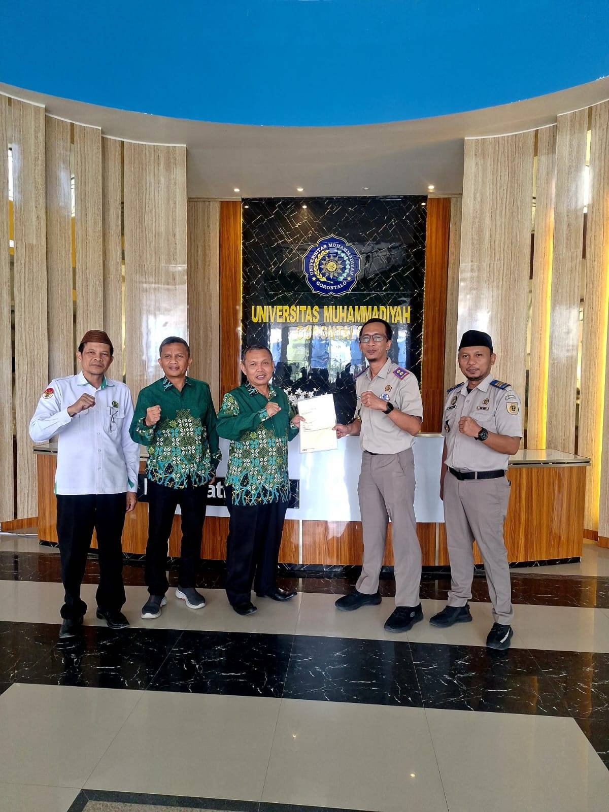 Sinergi Strategis Percepatan Sertifikat Wakaf: BWI & BPN Gorontalo Utara Serahkan Aset Legalitas kepada Rektor UMGO