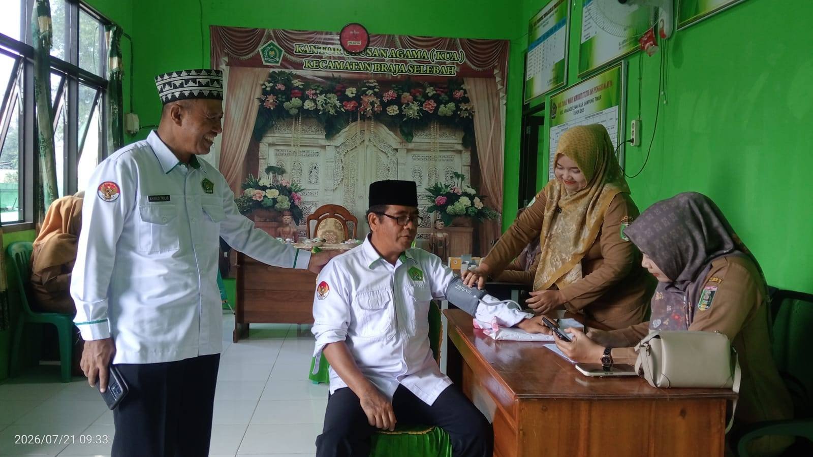 KUA Braja Selebah Dukung CKG, ASN Ikuti Pemeriksaan Kesehatan