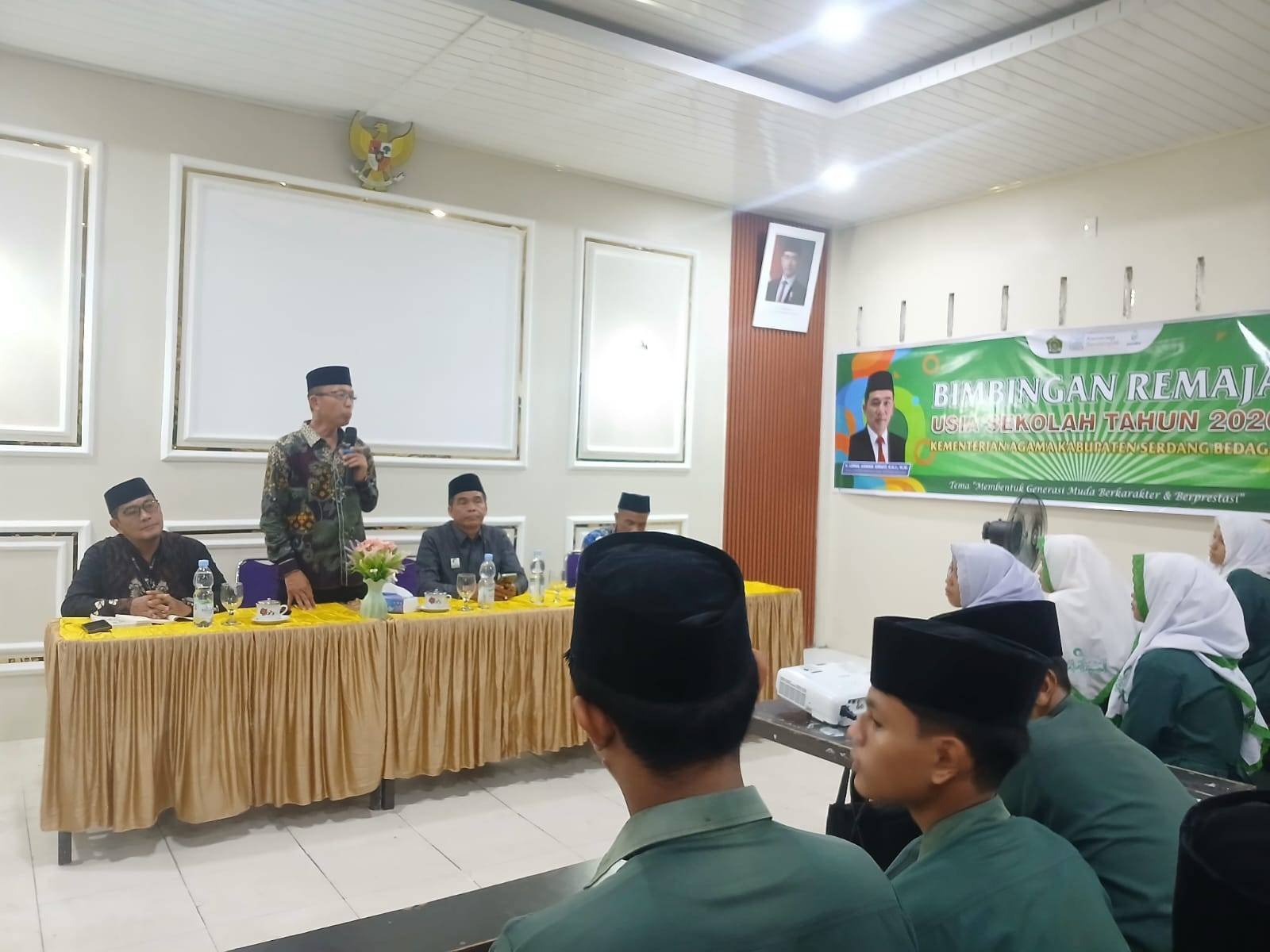 Melalui BRUS, Kepala KUA Khalifah Ajak Peserta Menjadi Generasi Muda Berkarakter dan Berprestasi 