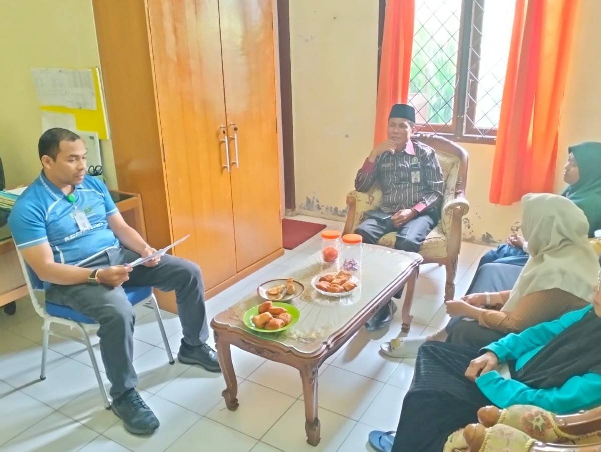 Perkuat Disiplin dan Soliditas, KUA Bukit Raya Gelar Rapat Internal Pegawai