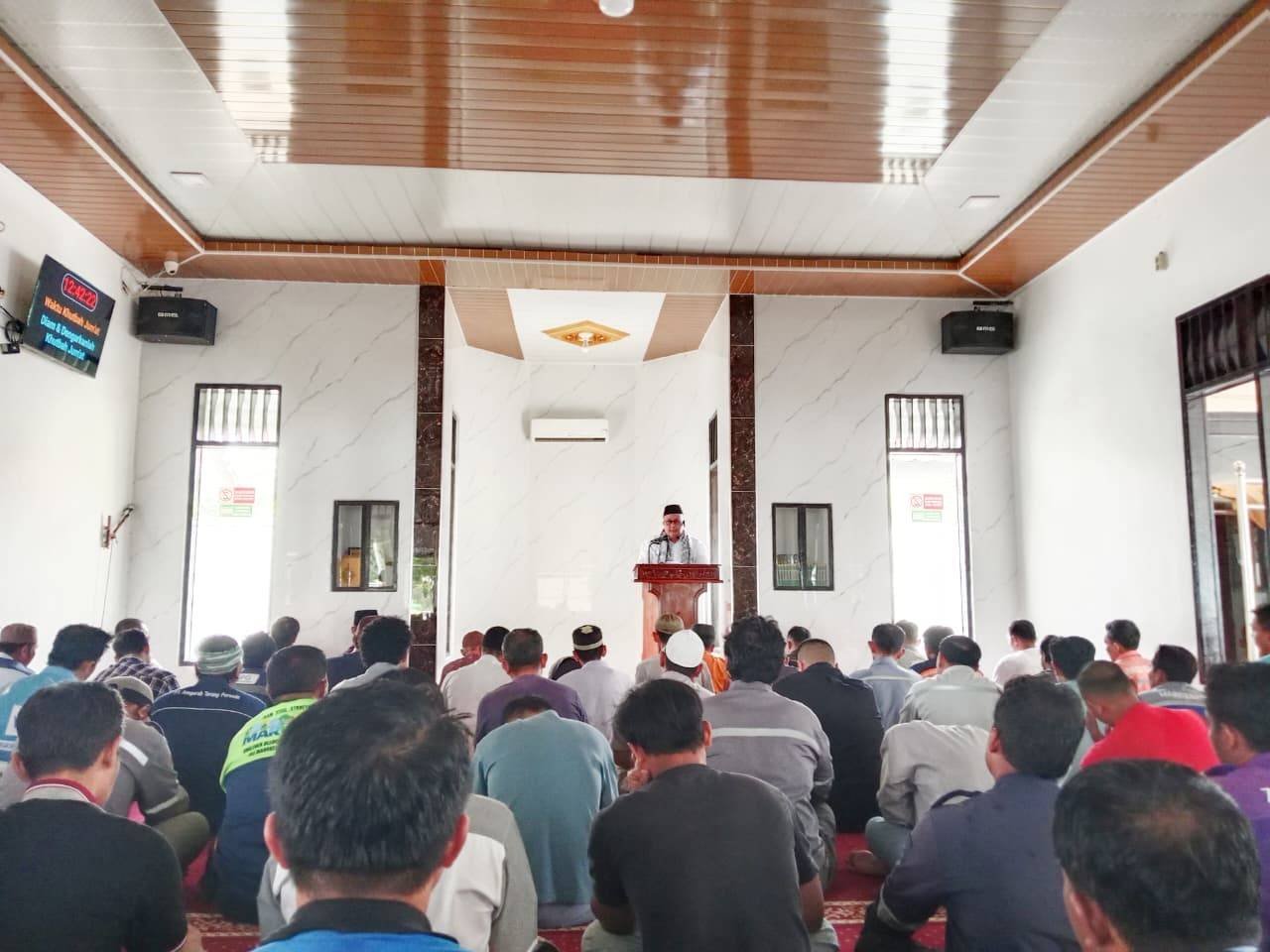 Kepala KUA Bosar Maligas Sampaikan Khutbah Jumat: Keluarga Adalah Madrasah Pertama Pembentuk Generasi Berakhlak