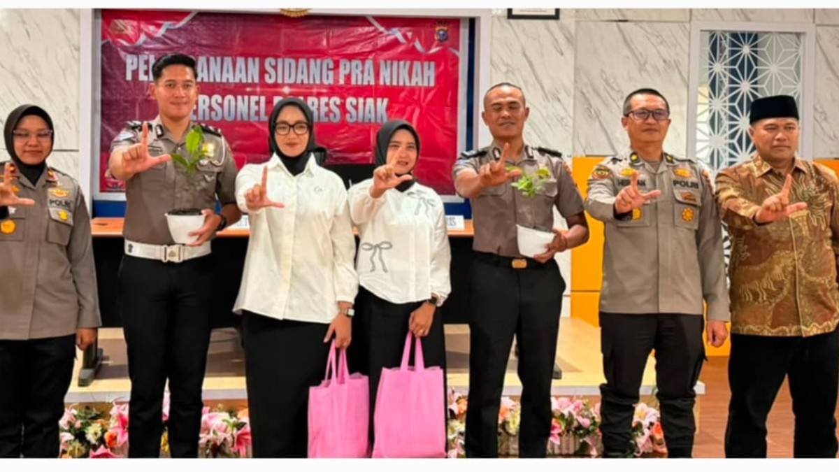 Kepala KUA Dayun Berikan Bimbingan Pranikah sebagai Rohaniawan di Polres Siak