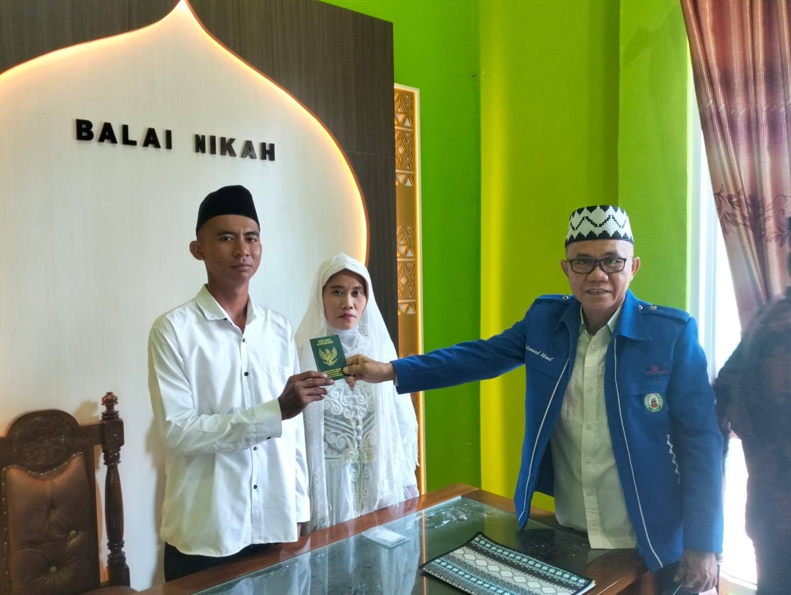 Kepala KUA Purbolinggo Pimpin Akad Nikah di Balai Nikah
