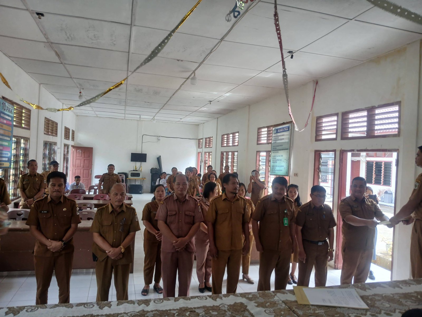 Penghulu KUA Tuhemberua Pimpin Doa Pengukuhan Panitia HUT Ke-81 RI Tingkat Kecamatan