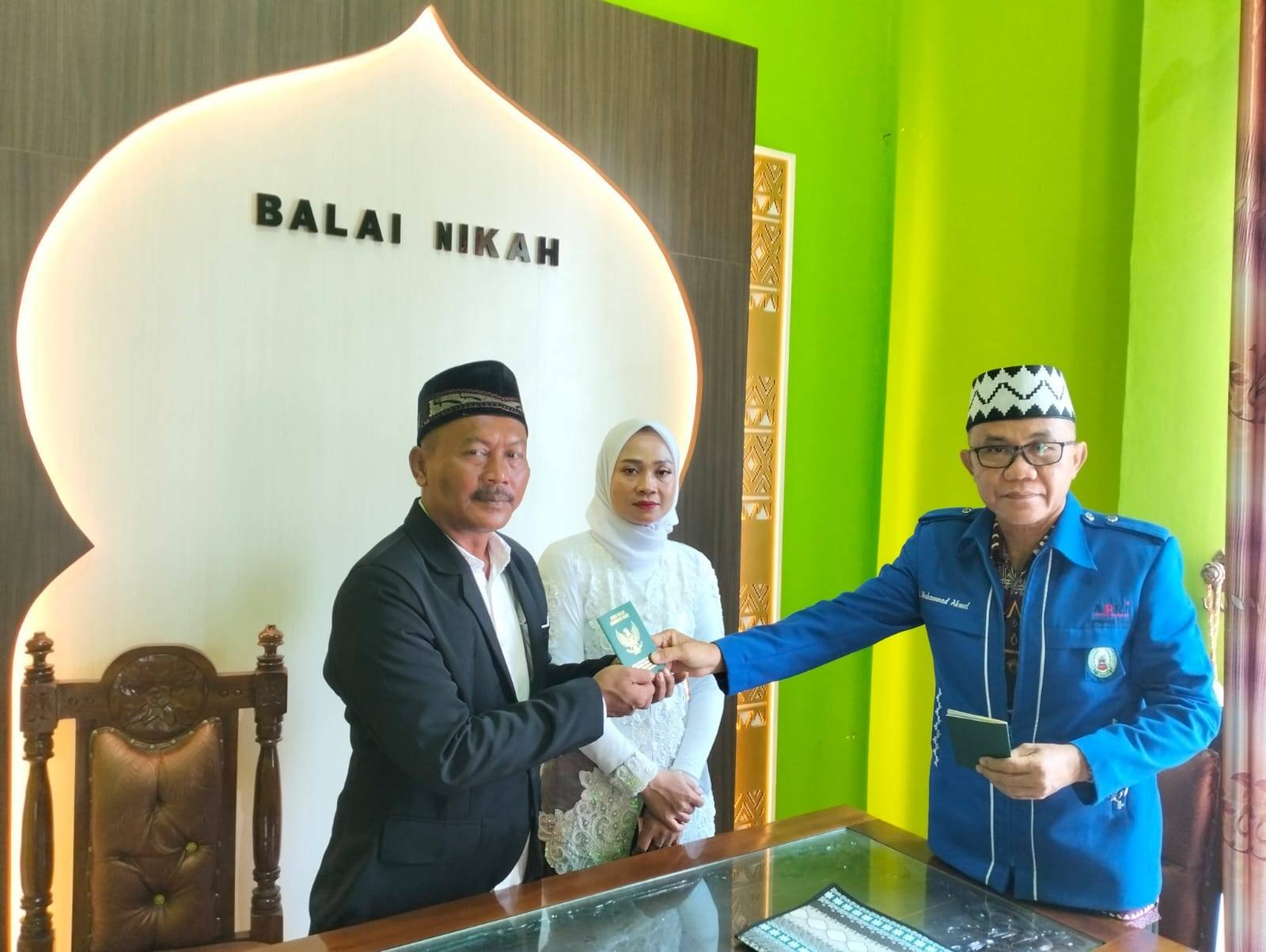 Kepala KUA Purbolinggo Pimpin Akad Nikah Pasangan Indarto-Suwarni