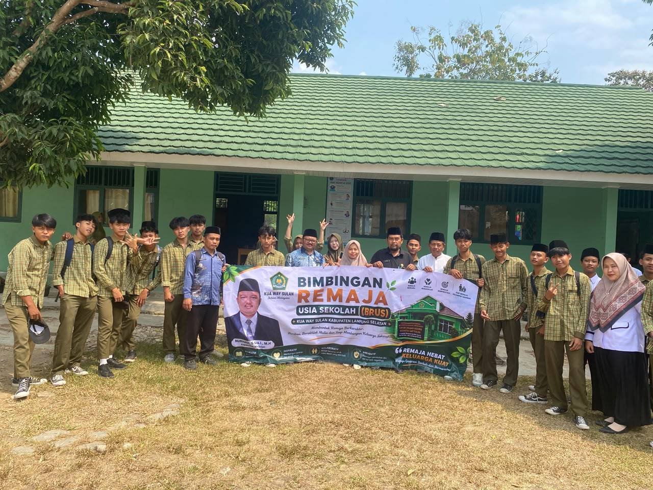 KUA Way Sulan Gelar Bimbingan Remaja Usia Sekolah di SMA Darul Ulum, Tanamkan Karakter dan Dukung Program Ekoteologi