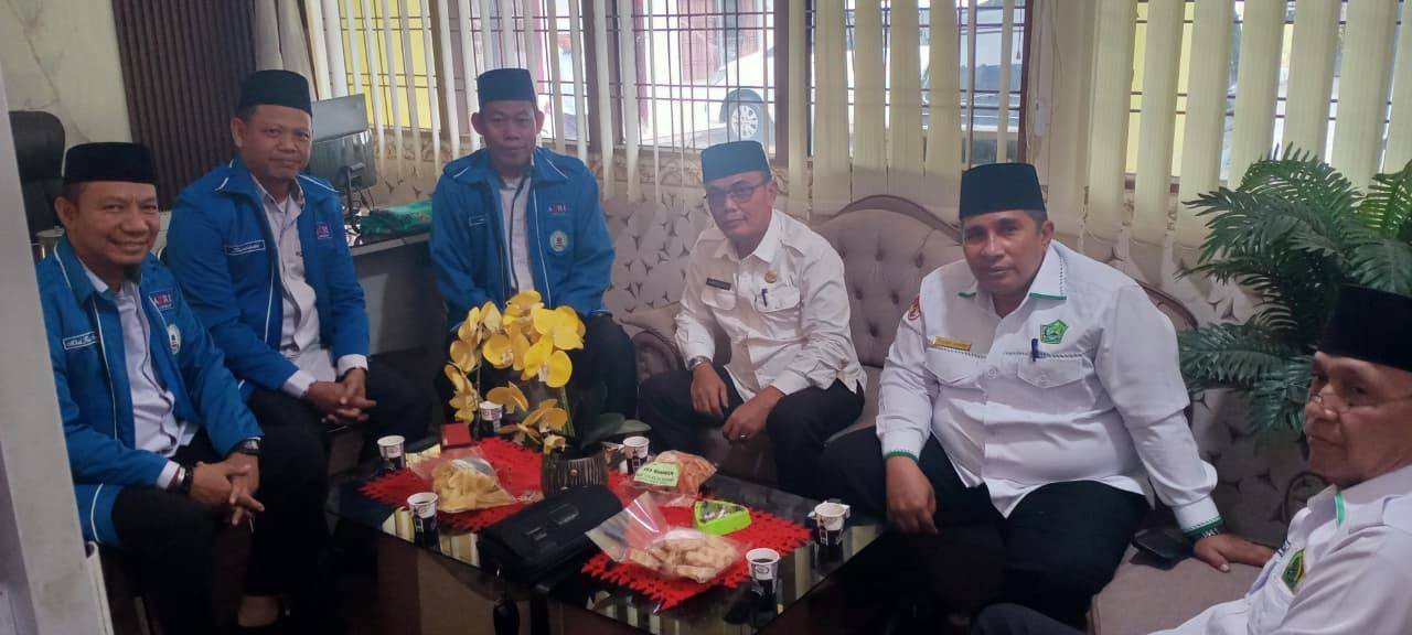 Sinergitas Meningkatkan Pelayanan bersama APRI Langkat, Ka KUA Salapian ikut Audiensi 