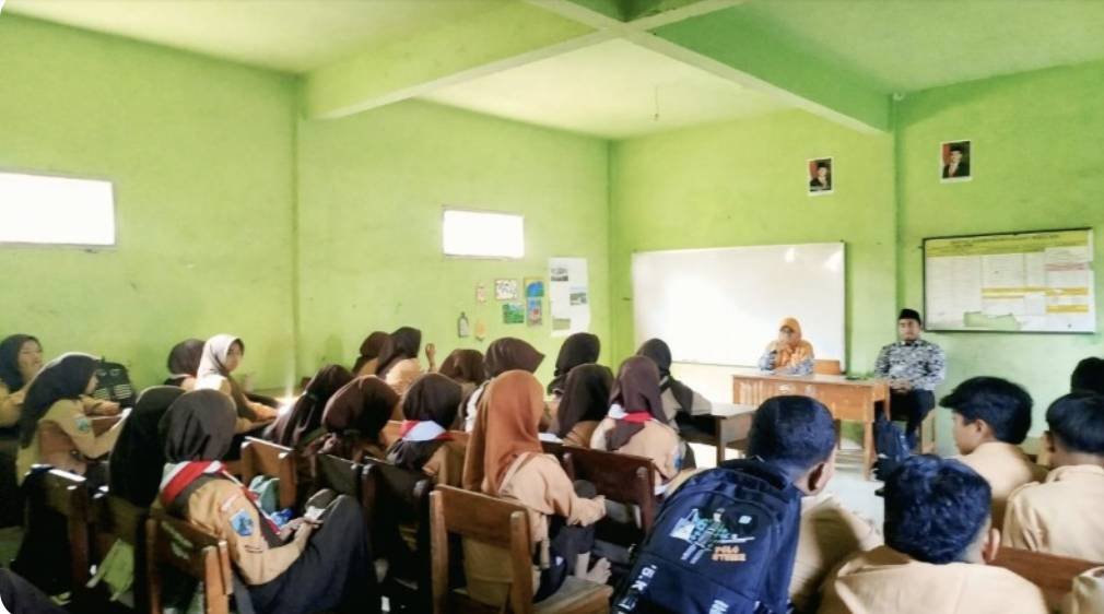 Bentuk Generasi Cerdas Berakhlak, KUA Lumbang Gelar Bimbingan di Madrasah