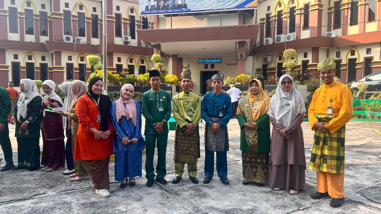 Ka. KUA Pekanbaru Kota Beserta Staf Ikuti Kegiatan Apel Mingguan Di Kantor Kemenag 