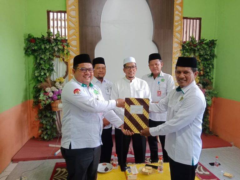 Estafet Kepemimpinan KUA Bergulir, Kemenag Aceh Singkil Laksanakan Pengantaran Tugas dan Sertijab Kepala KUA