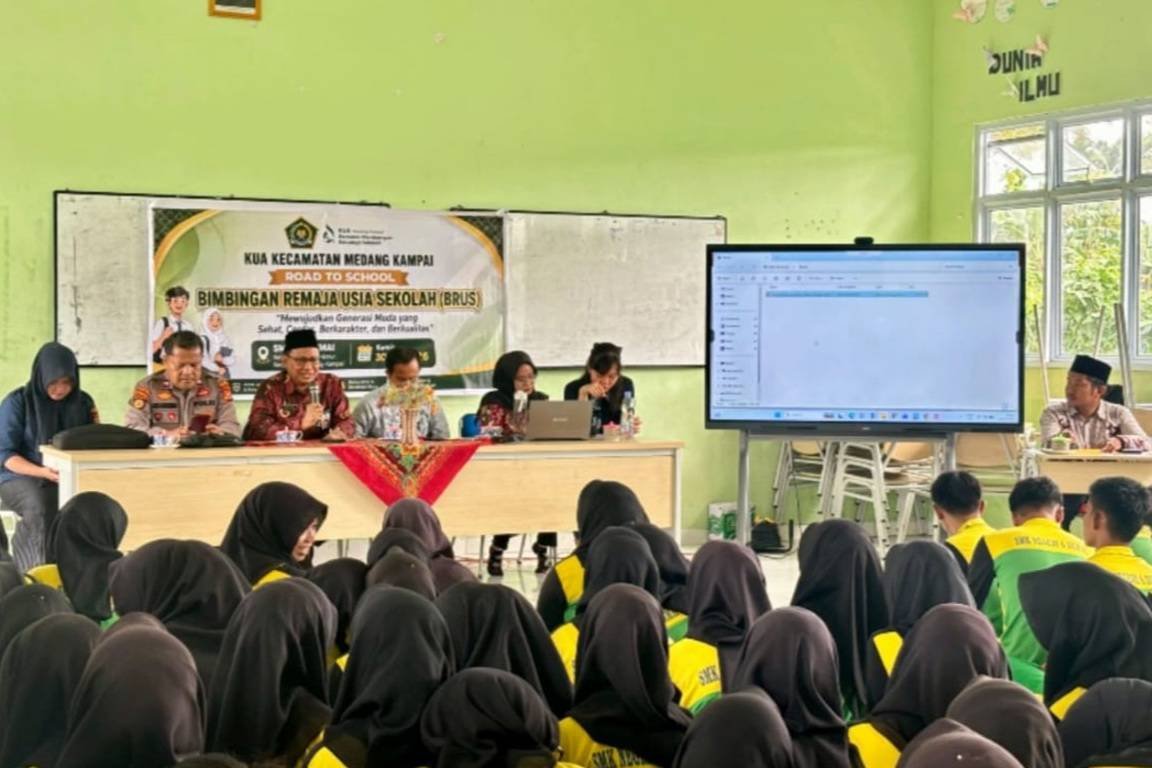 KUA Medang Kampai Berkolaborasi dengan Puskesmas dan Polsek Gelar BRUS di SMKN 6 Kota Dumai