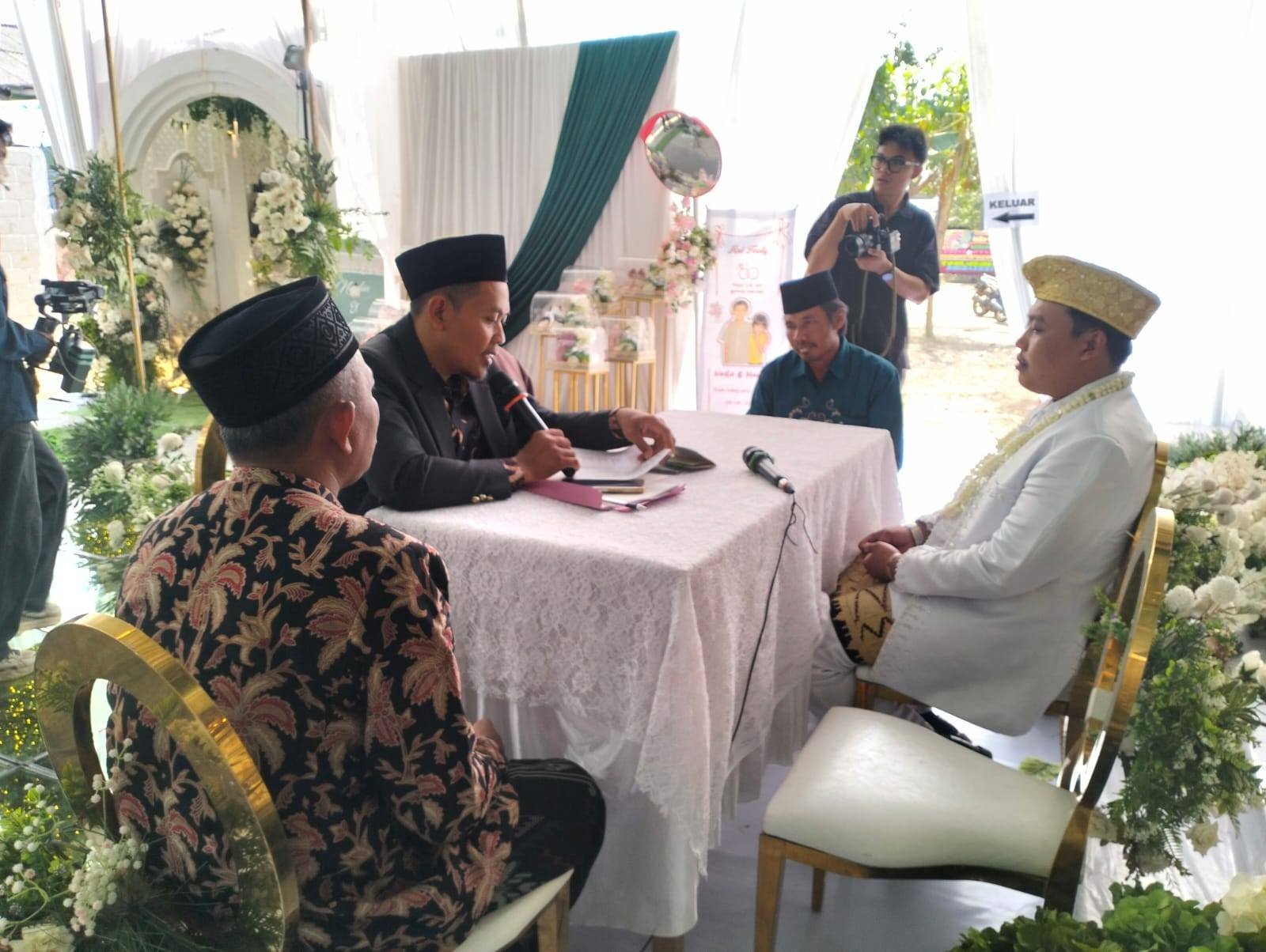 Amanda Wijaya dan Rifa Nadiya Resmi Melangsungkan Akad Nikah di KUA Purbolinggo
