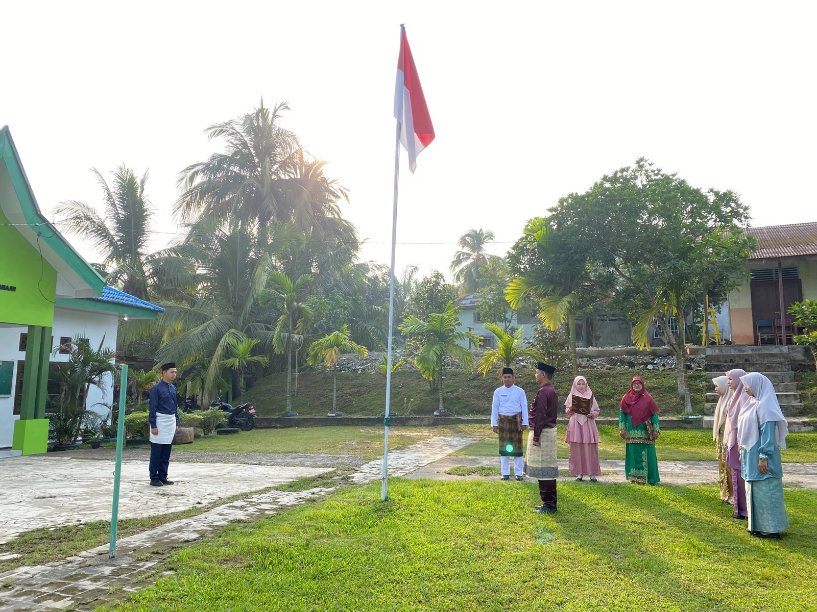 Pimpin Apel Pagi Senin, Penghulu KUA Pangean Berikan Pesan Inspiratif