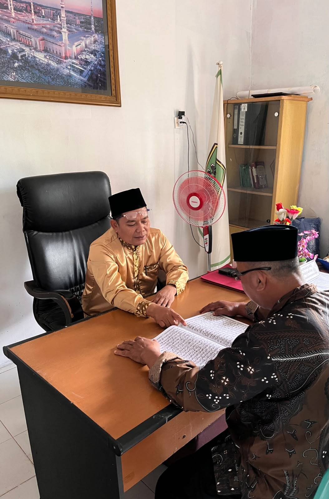 Kepala KUA Tandun Laksanakan Uji Baca Al-Qur’an bagi Bakal Calon Kepala Desa