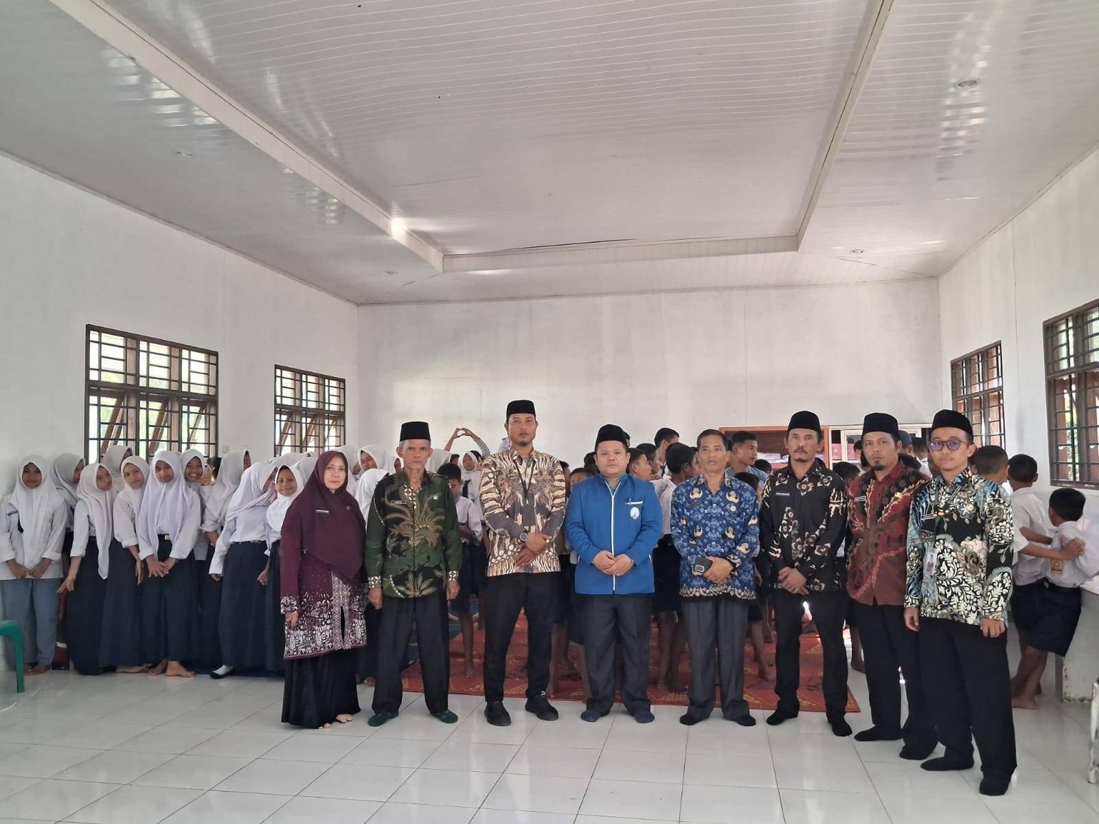 KUA Habinsaran, Nassau, dan Borbor Gelar BRUS di SMPN 3 Pagargunung Nassau