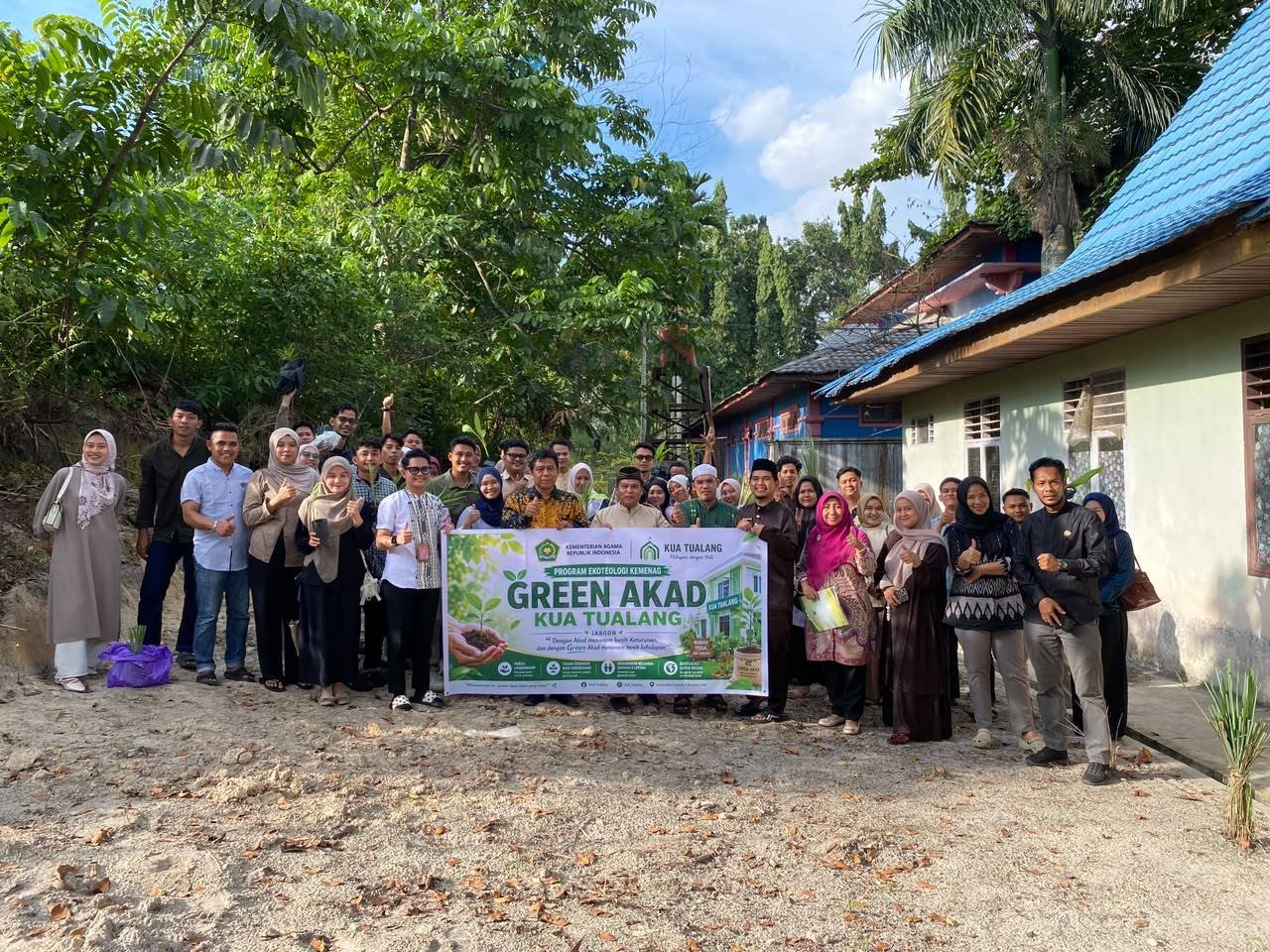 KUA Tualang Laksanakan Gerakan Catin Menanam 
