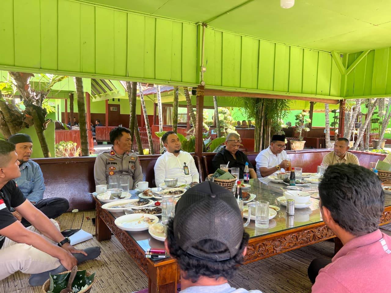 Diplomasi KUA Melalui Meja Makan Berhasil, Perselisihan Warga Wek II dan Wek III Padangsidimpuan Utara Berakhir Damai