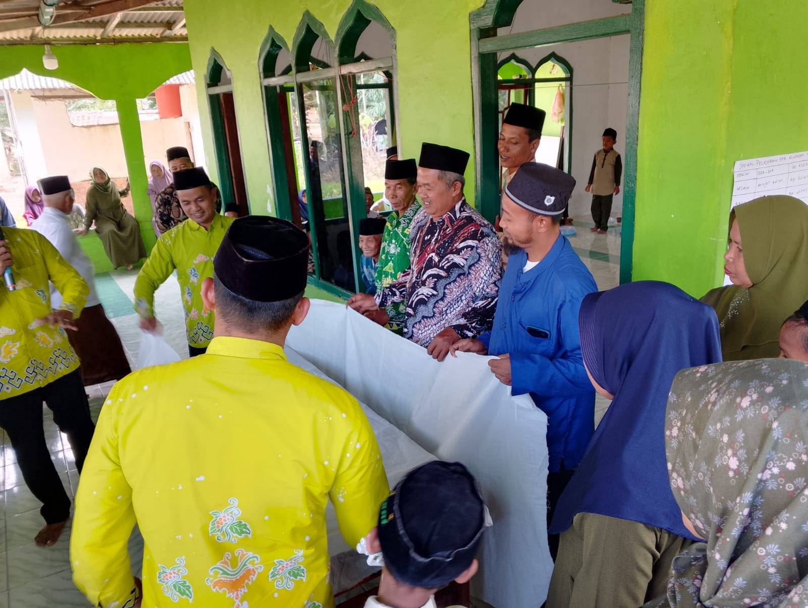 KUA Marga Tiga Berikan Pembinaan Pemulasaran Jenazah kepada Ratusan Jamaah di Masjid At-Taubah