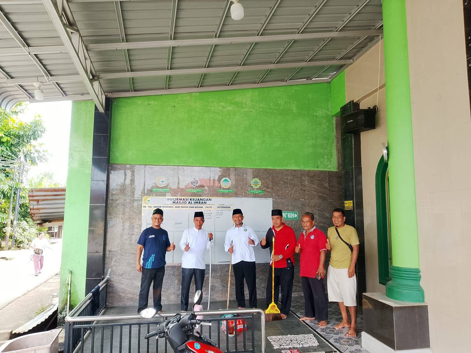 GEBER MAS KUA Pancur Batu: Bersih Masjidnya, Nyaman Ibadahnya