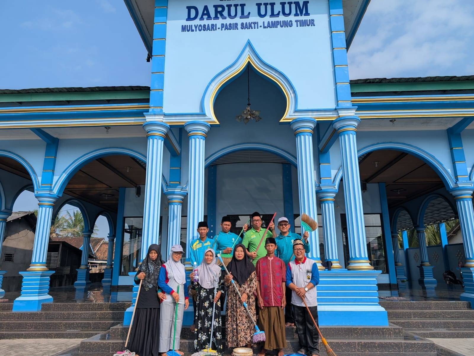 KUA Pasir Sakti Gelar GEBER MAS, Wujudkan Masjid Bersih, Asri, dan Nyaman bagi Jamaah