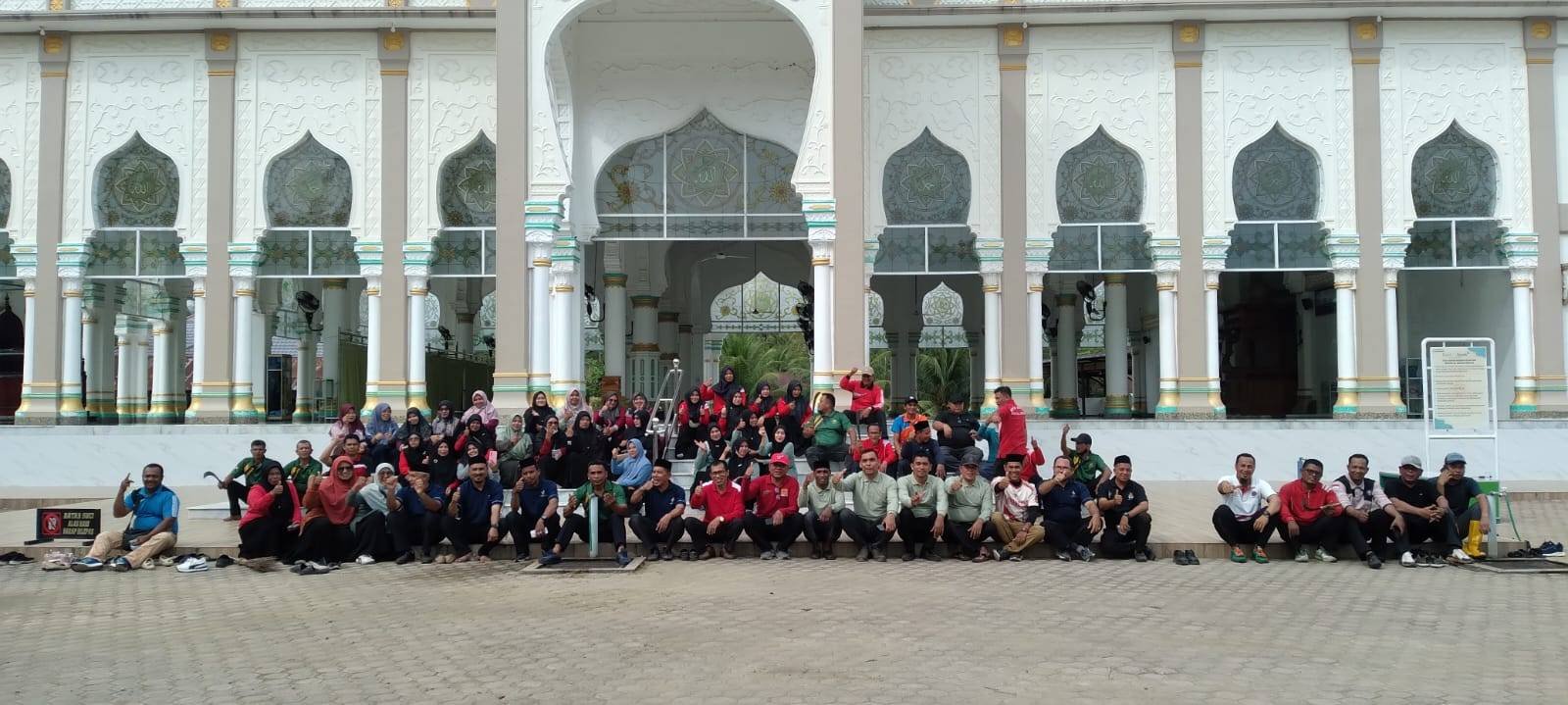 KUA Gandapura dan 6 Madrasah Gelar Gerakan Bersih Masjid