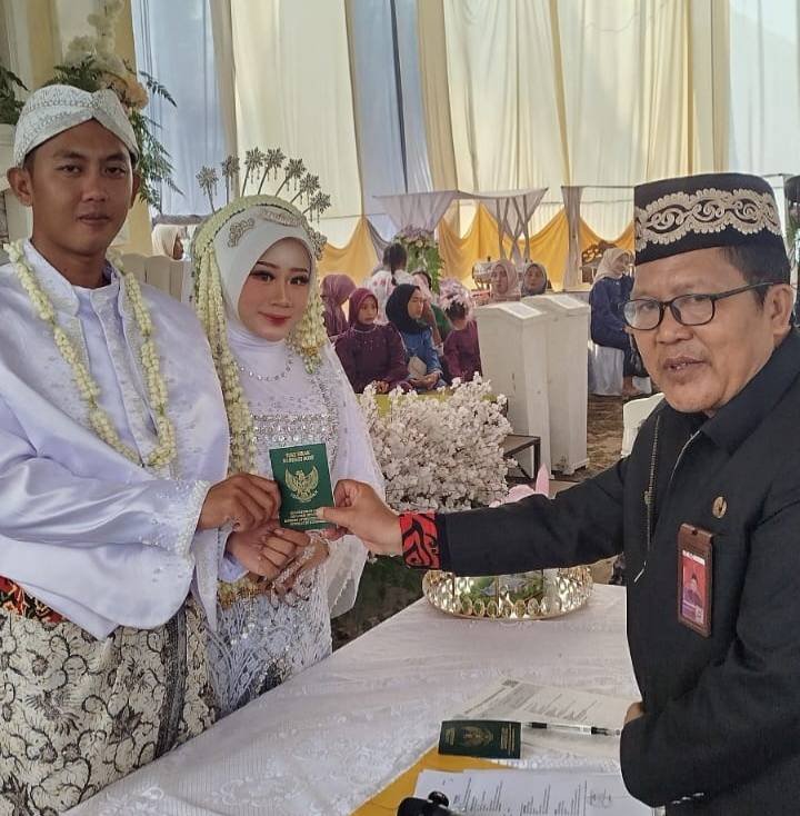 Mengukir Janji di Hari yang Penuh Berkah, Dimas Edo Saputra dan Luluk Setiana Resmi Menjadi Pasangan Suami Istri
