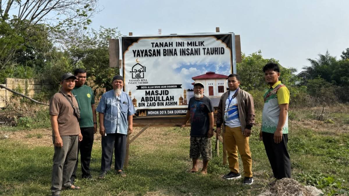 Kepala KUA Binawidya Bersama Tim Survey Tanah Wakaf untuk Pembangunan Masjid Abdullah