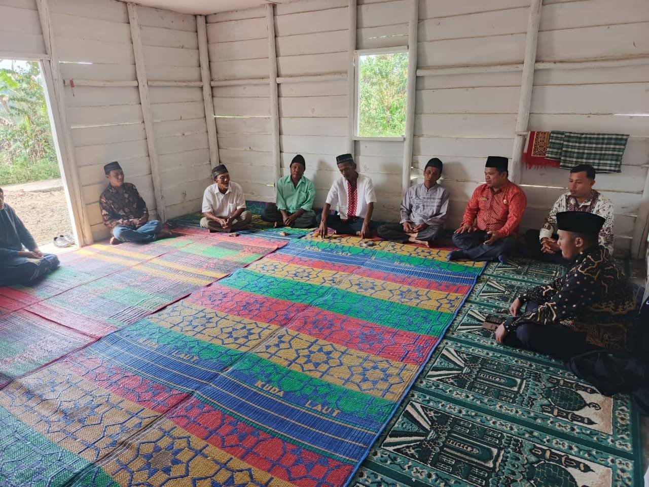 Kepala KUA Habinsaran Pimpin Rapat Pemilihan Pengurus Musholla Nurul Huda Matio