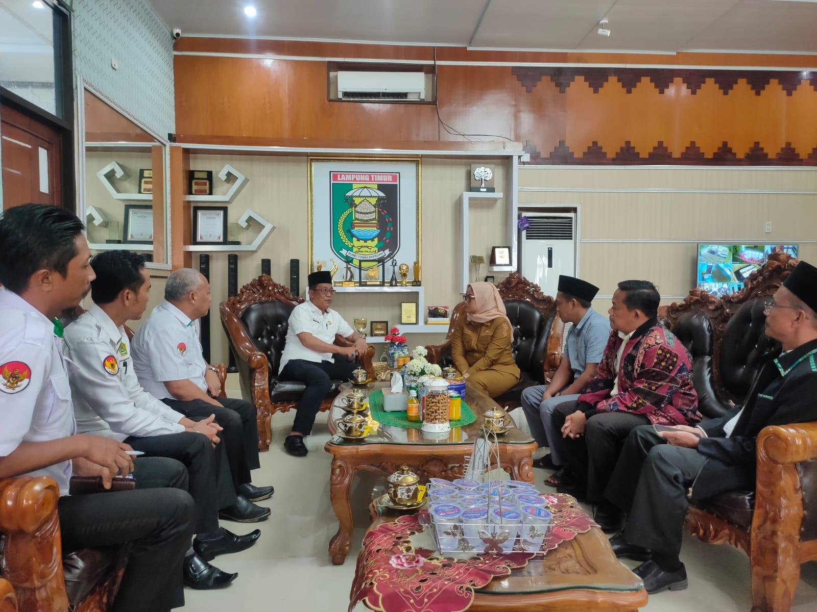 Kepala KUA Sukadana Dampingi Audiensi BWI dengan Bupati Lampung Timur