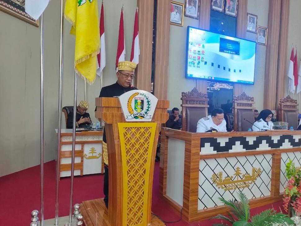 Indrajaya Pimpin Doa di Rapat Paripurna HUT ke-26 Kabupaten Lampung Timur