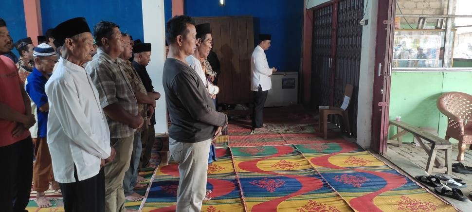 Shalat Gaib Dipimpin Kepala KUA Labuhan Ratu untuk Jamaah Haji yang Wafat di Makkah