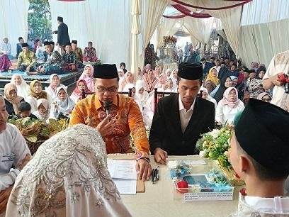 Selesai Ijab dan Qabul, Kepala KUA Curup Tengah Pastikan Catin Langsung Miliki Dokumen Kependudukan