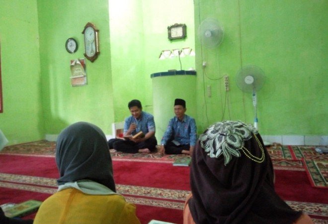 Penghulu dan Penyuluh Agama Islam KUA Sindang Beliti Ilir Kompak Isi Pengajian