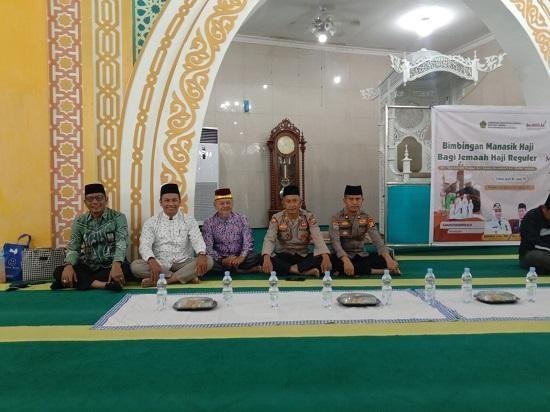 Kepala KUA Kec. Bathin Solapan Hadiri dan Pimpin Doa pada Pembukaan Manasik Haji 2025 di Masjid Arafah Duri