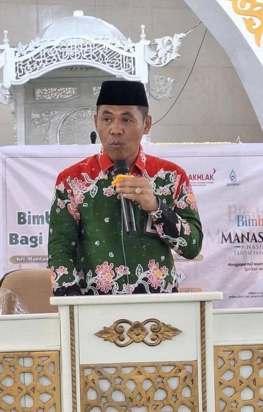 Kepala KUA Kecamatan Mandau Berikan Sambutan pada Pembukaan Manasik Haji Tahun 2025 di Masjid Arafah Duri
