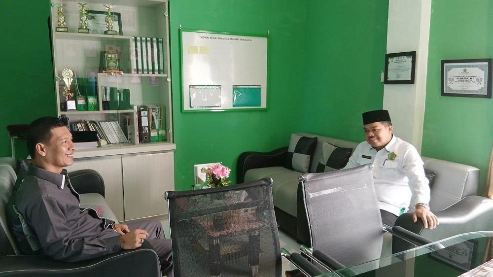 Ka. KUA Rambah Terima Kunjungan Kanit Intel Polsek Rambah.