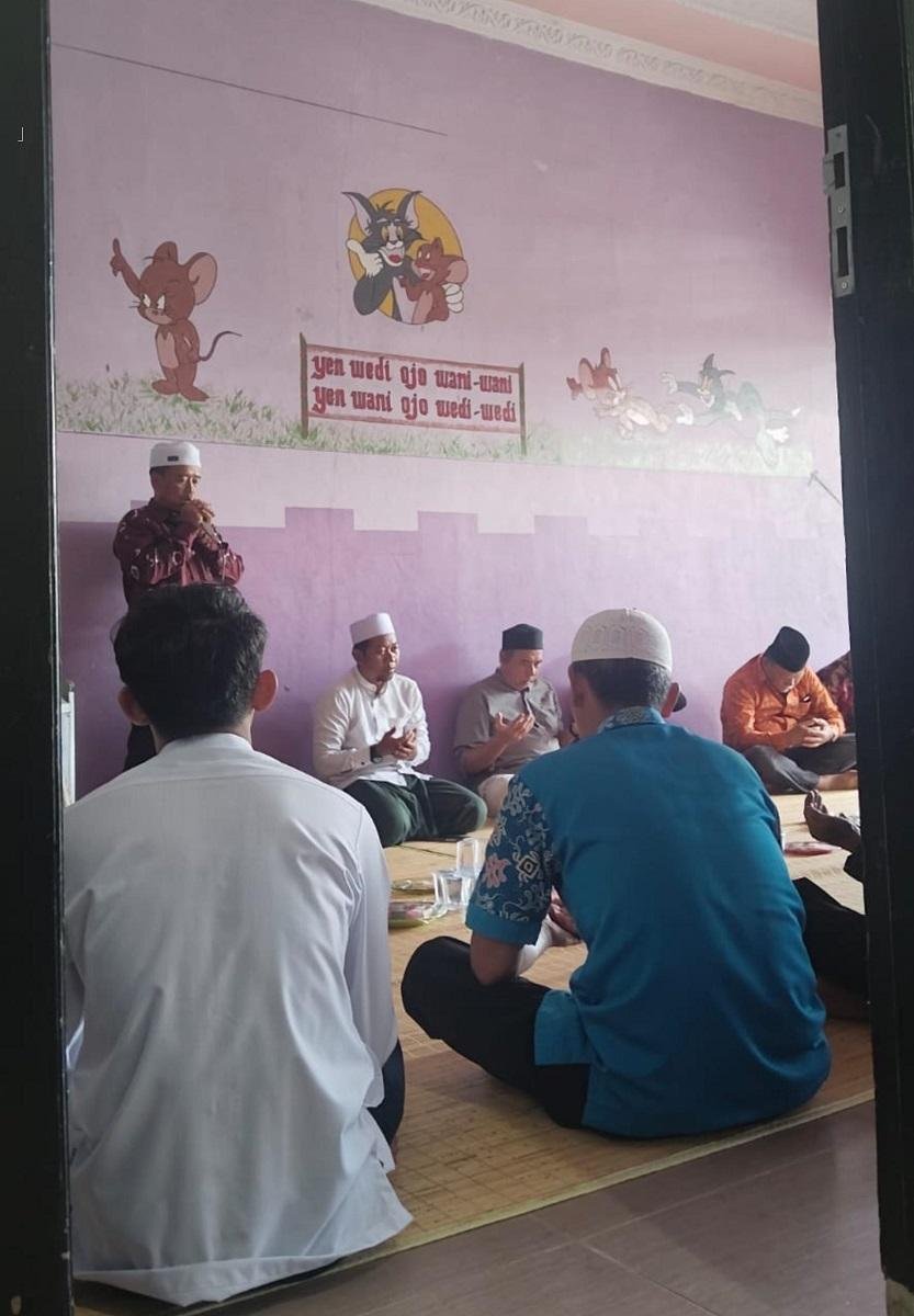 Penghulu KUA Kampar H. Tugiat, S.Ag., M.Sy., Sampaikan Tausiah Walimatussafar 