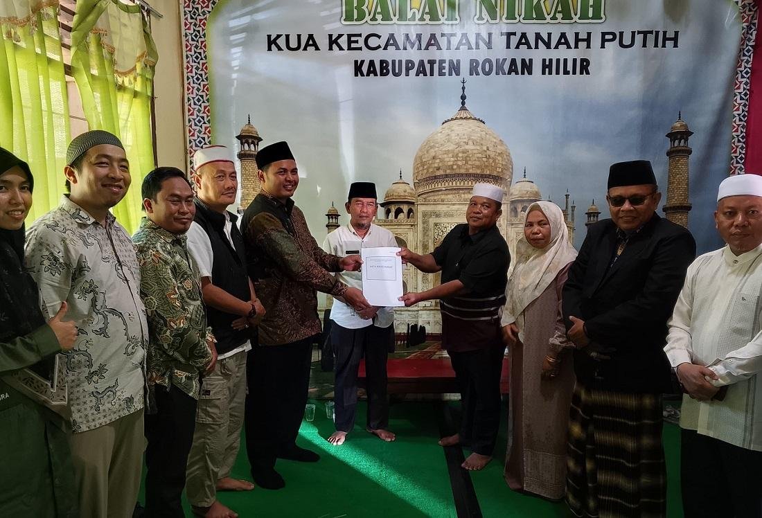 KUA Tanah Putih Laksanakan Prosesi Ikrar Wakaf Pondok Pesantren